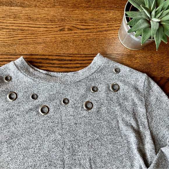 Coin 1804 Round Neck Three Quarter Sleeve Soft Grey Top. Size: Small - Picture 5 of 8